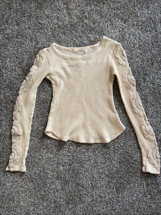 Altar'd State Tops - Altar'd State Cream Crochet-Sleeve Waffle Knit Top, size xs